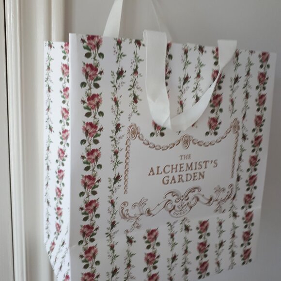 4 Gucci Gift Shopping Paper Bags White Floral 10"x9"x6" - Picture 4 of 6